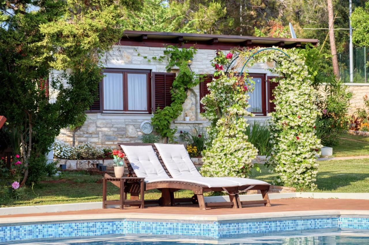 Holiday Home Giardino Marino Pomer Exteriör bild
